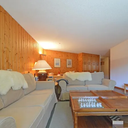 Apartment Centre Etoile 130 *